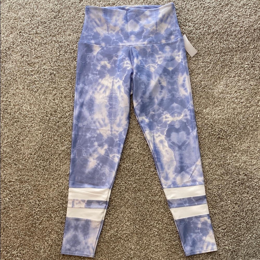 Onzie yoga Racer Capri pant. BNWT. M/L. High waisted.